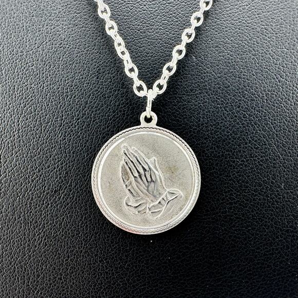 Serenity Prayer Praying Hands Inspirational Silver Tone Medallion 18" Necklace - Picture 1 of 8